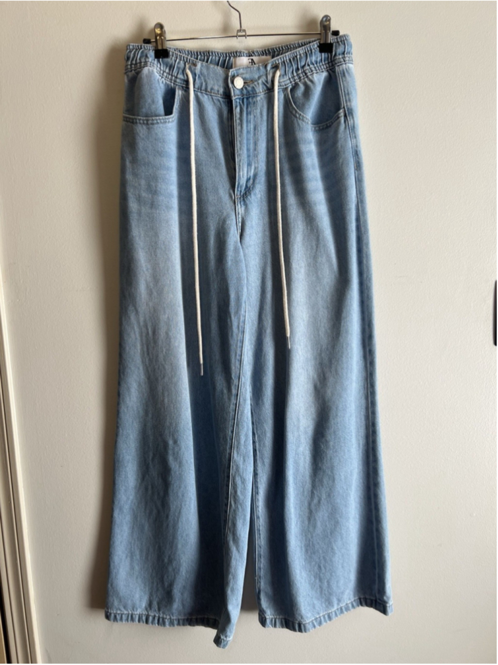 Flying Angel Women's Blue Light Wash Wide Leg High Rise Jeans Size 9/29 - Picture 2 of 16